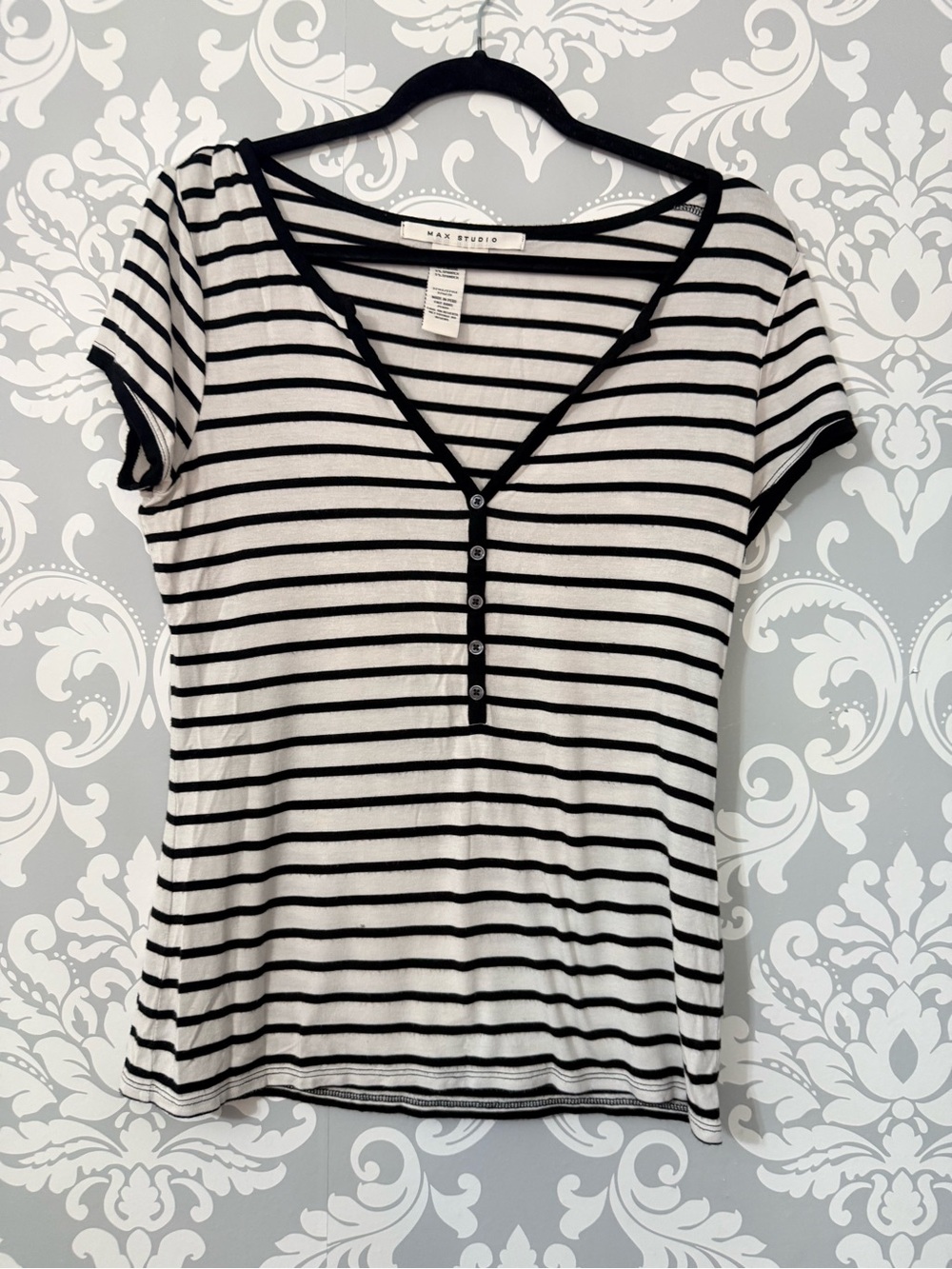 💫10/$25 • Max Studio Black & White Striped V-Neck Tee